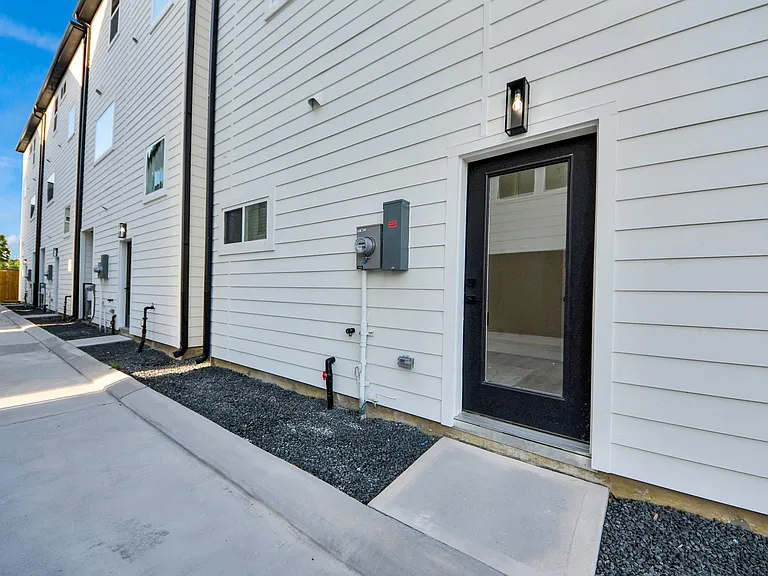 7723 Hammerly Blvd #B — Photo 40