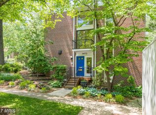 1672 Wainwright Dr, Reston, VA 20190