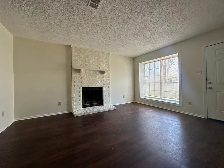 10500 Lake June Rd #E07 — Photo 2