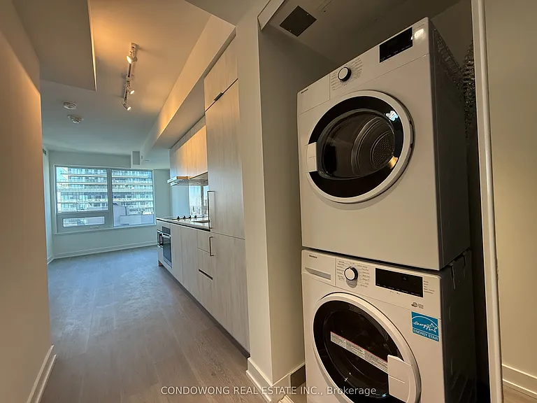 8 Wellesley St W #3301 — Photo 8