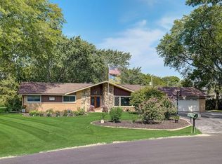 W150N7979 Menomonee Manor Ct, Menomonee Falls, WI 53051