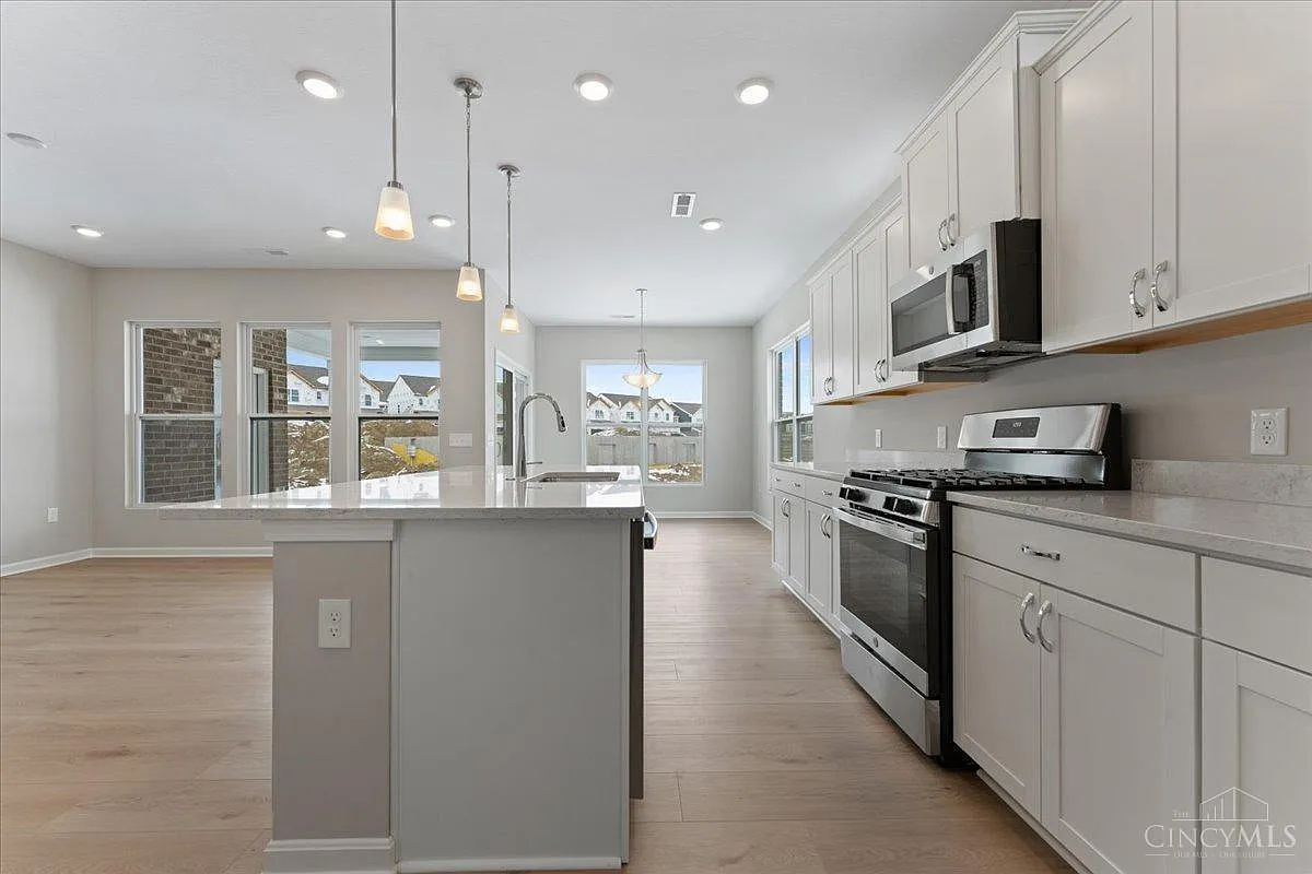 3 bed, 3.0 bath, $2,990 — Photo 2