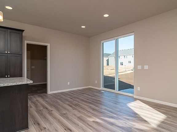 4th image of 343 Sunshine Ln