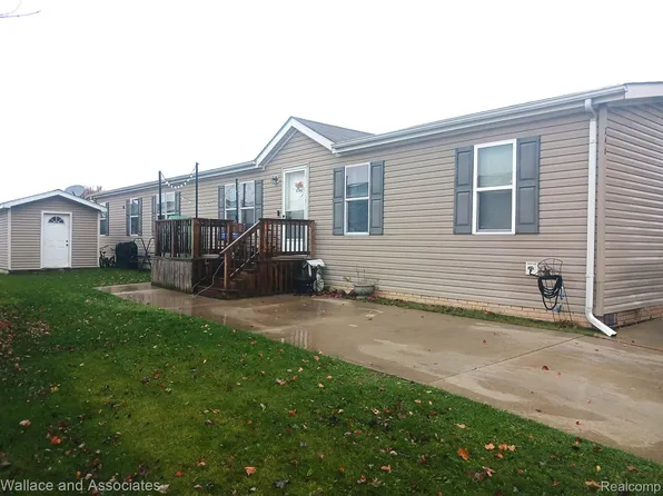 146 Meadow Ln, Pt Huron, MI 48060