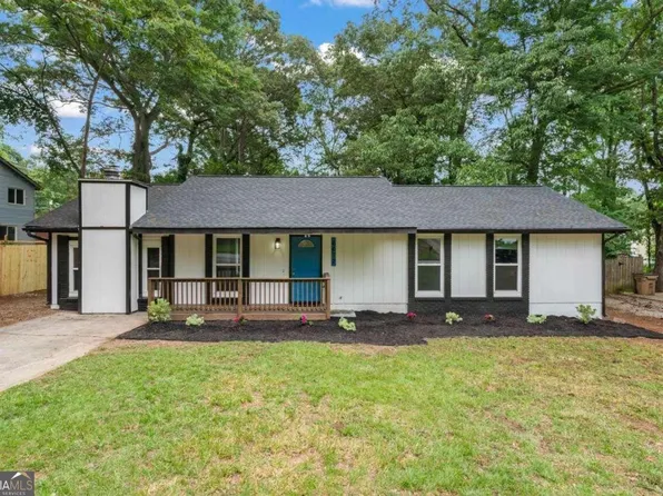 6672 Woodfield Ln, Rex, GA 30273