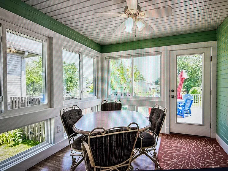 2195 Charleston Dr — Photo 4