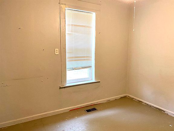 5th image of 1441 Woodley Ave