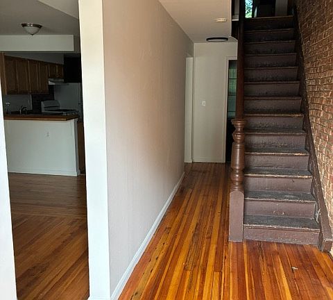 4th image of 138 S Clark St
