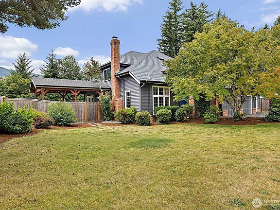2nd image of 1051 Laforest Drive SE