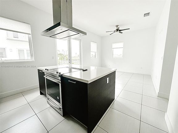 5th image of 9167 NW 33rd St