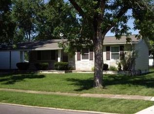 1035 Jackson Ln, Florissant, MO
