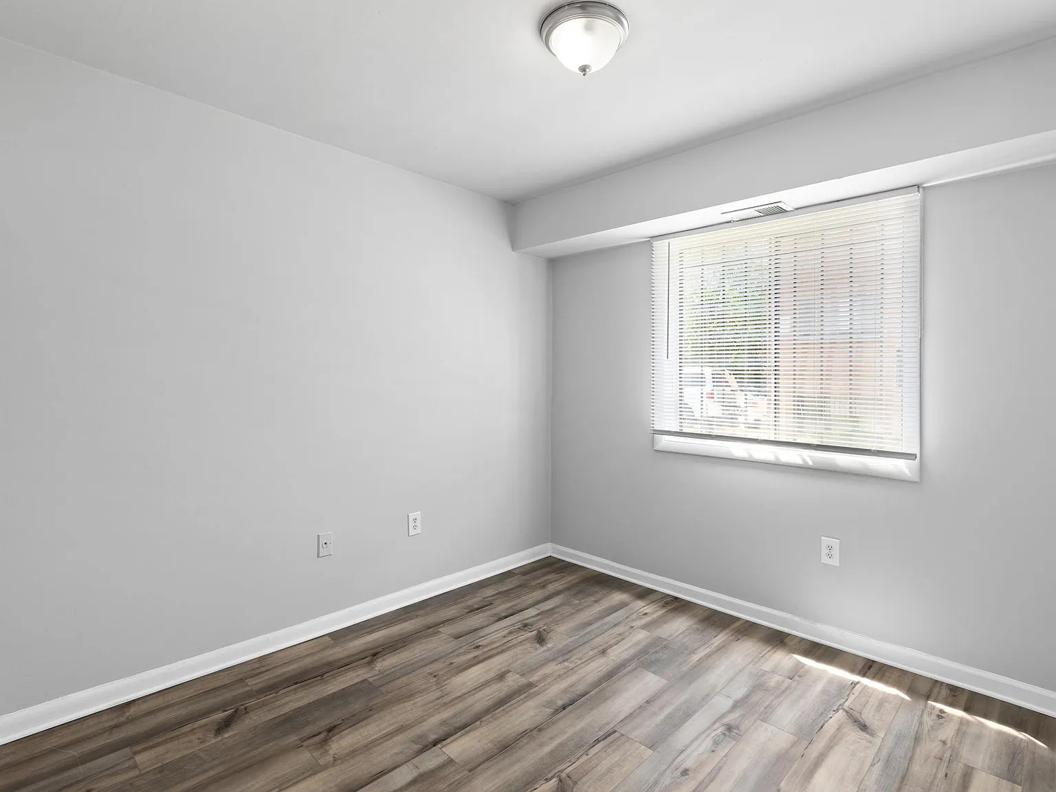 2 bed, 900 sqft, $1,398 — Photo 4