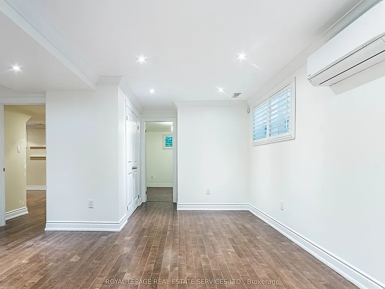 64 Grenview Blvd S #LOWER — Photo 7