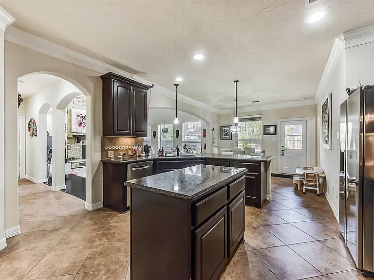 13918 Majestic Spring Ln — Photo 11
