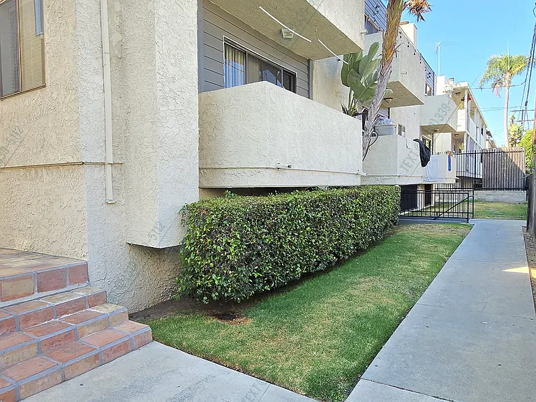 10758 Lawler St #7 — Photo 9