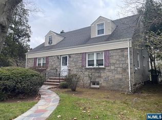 1249 W Laurelton Pkwy, Teaneck, NJ 07666