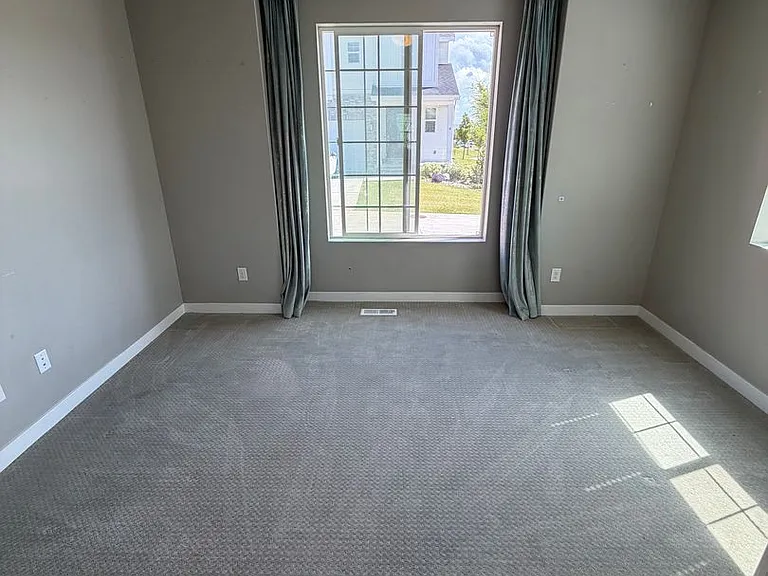 952 W 2840 N — Photo 12