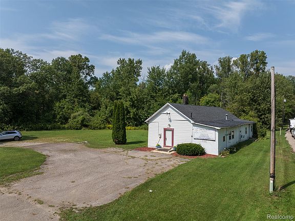 2nd image of 44000 Willow Rd