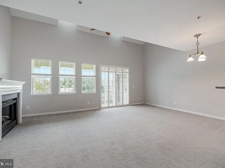 13960 Greendale Dr — Photo 39