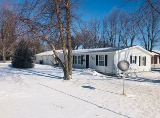 102 E 6th St, Lake Park, IA 51347