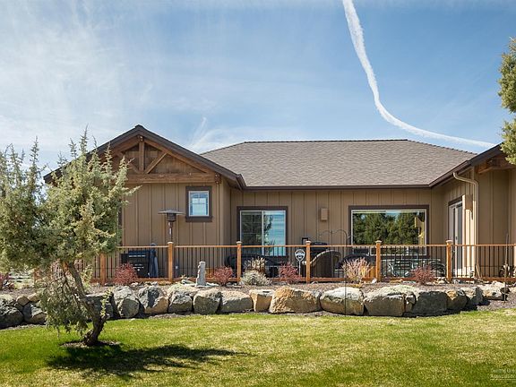 3rd image of 372 Sun Vista Dr