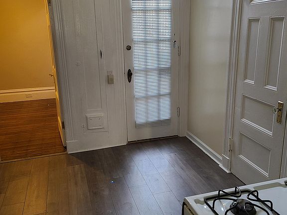 3rd image of 216 Scott St