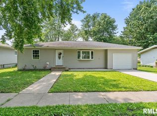 304 S Curtis St, Edinburg, IL 62531