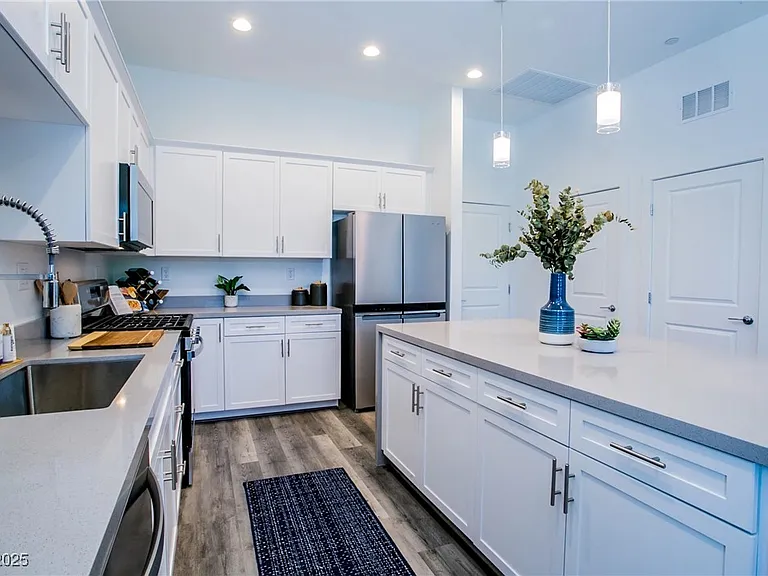 10520 Prospering Valley Ave — Photo 2