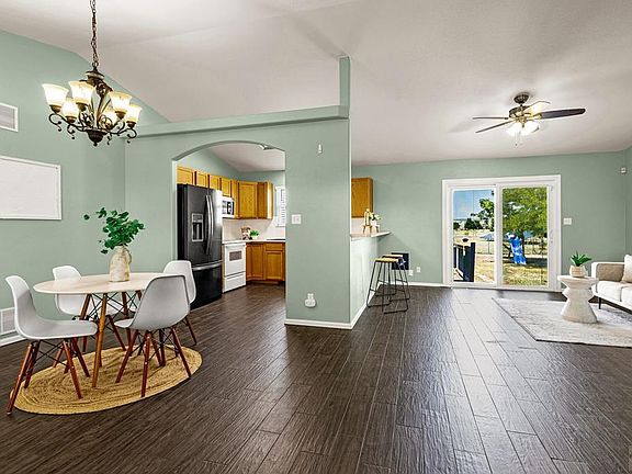 3rd image of 1493 N Challenger Ln