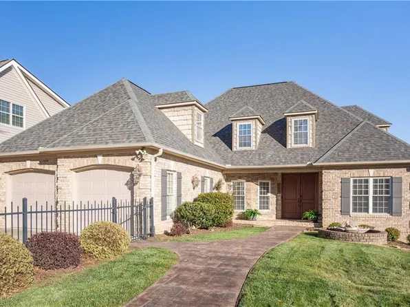 209 Mayflower Dr, Greensboro, NC 27403