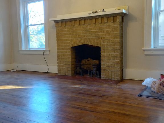 2nd image of 1076 Jefferson Ave APT 1