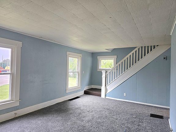 3rd image of 826 N Belmont Ave