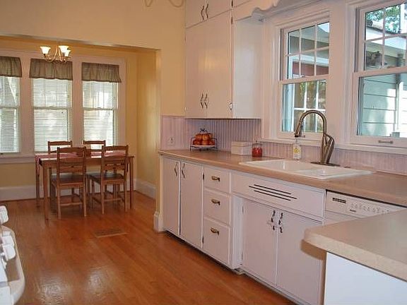 3rd image of 4834 Stewart Ave