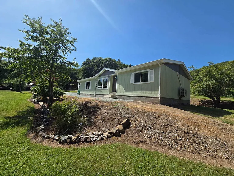 3950 Shoestring Rd — Photo 2