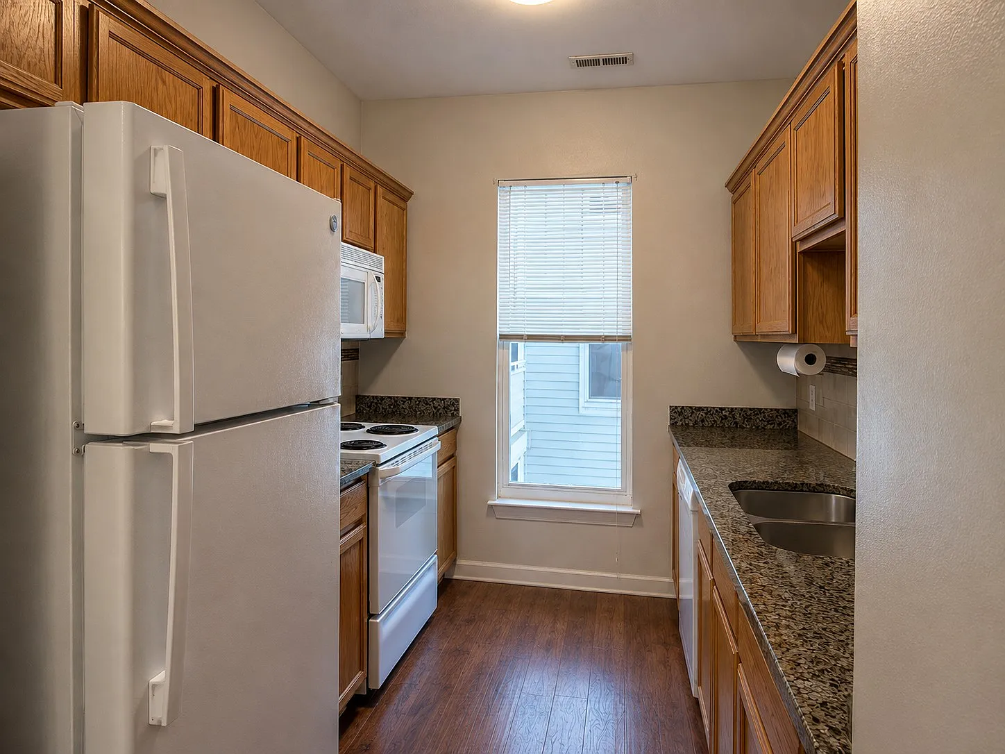 2 bed, 909 sqft, $1,600 — Photo 3
