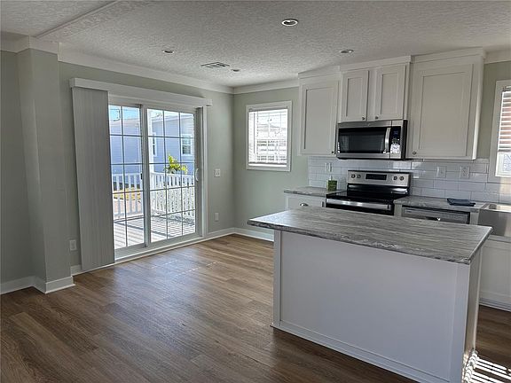 4th image of 330 Trailorama Dr