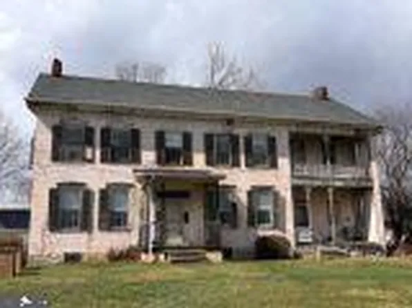 11208 Robinwood Dr, Hagerstown, MD 21742