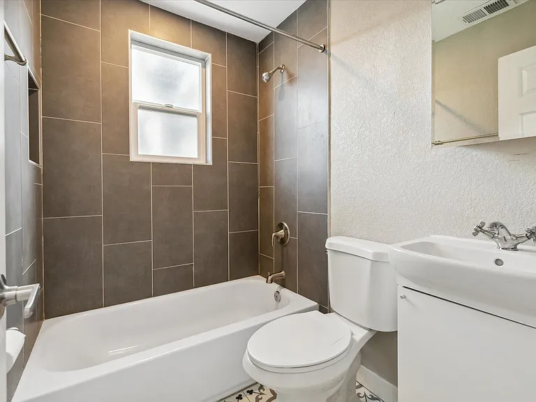 2060 S Irving St — Photo 13