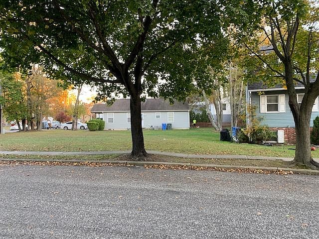 2nd image of 1 Deedre Ln