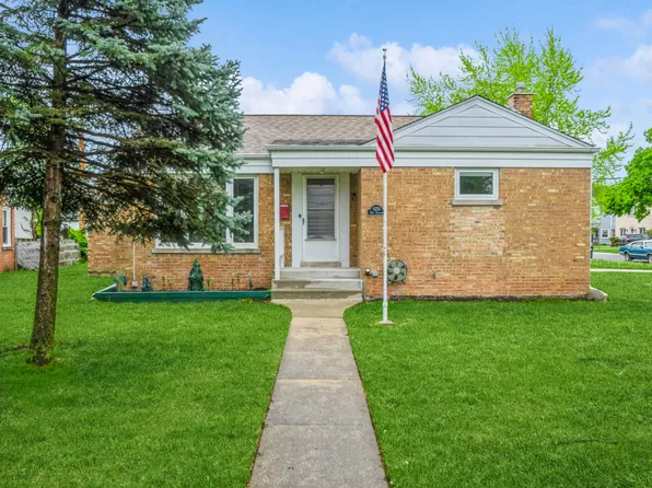 8255 N New England Ave, Niles, IL 60714