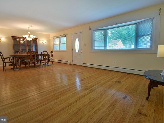 4th image of 411 Sharp Ave