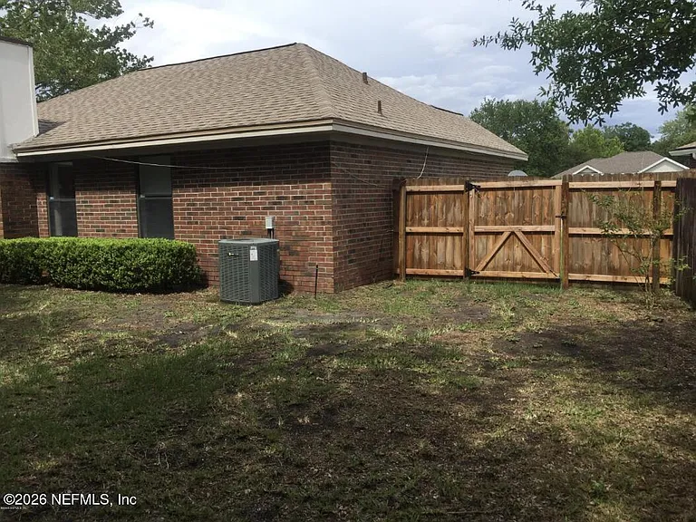 5058 Acre Estates Dr W — Photo 2