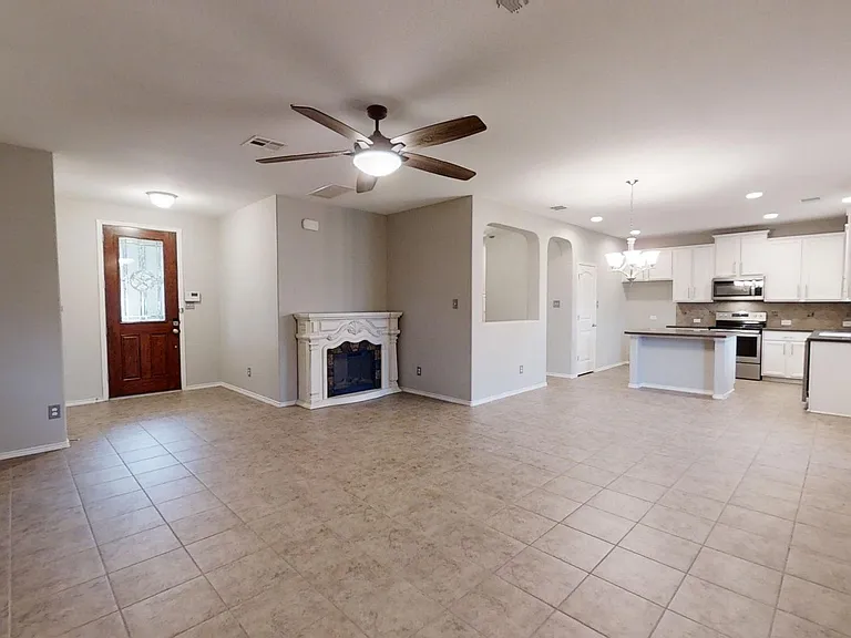 2915 Thunder Gulch — Photo 3