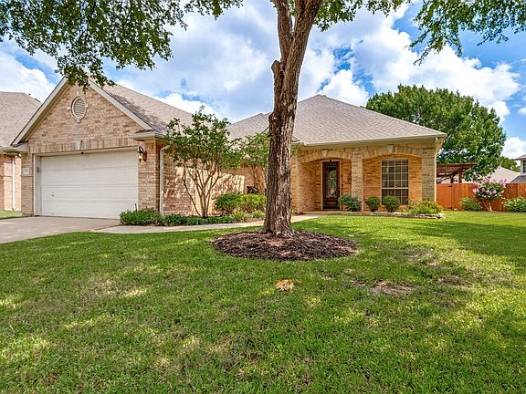 2nd image of 525 Lauren Ct
