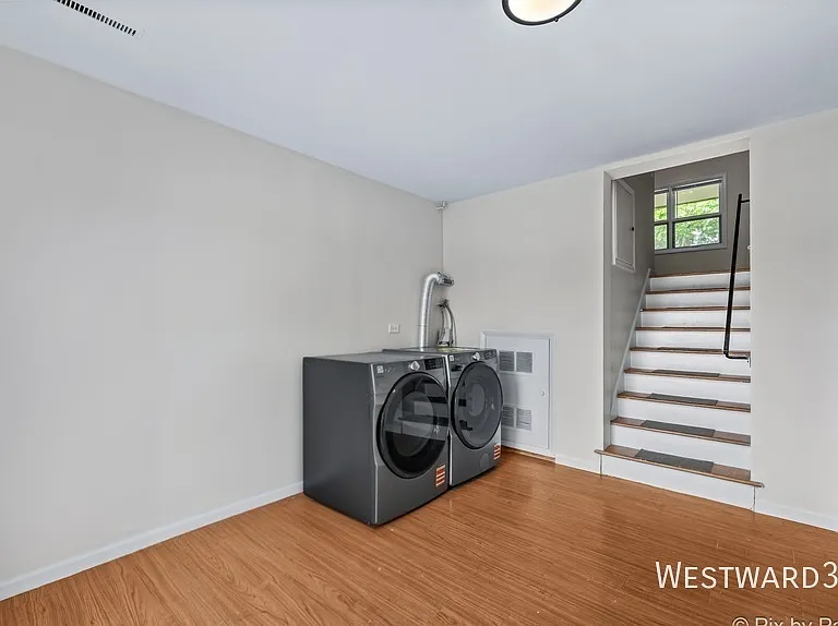 325 E Lake St — Photo 15