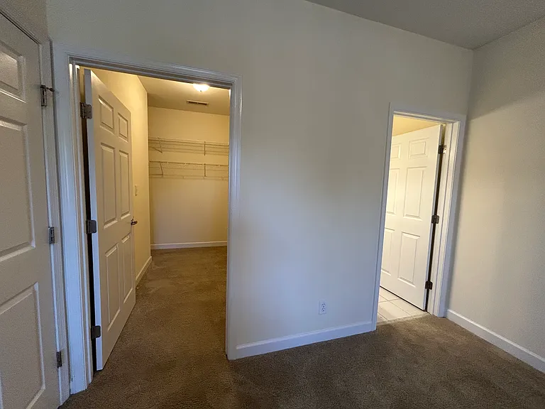 Kendall Square Apartments — Photo 10