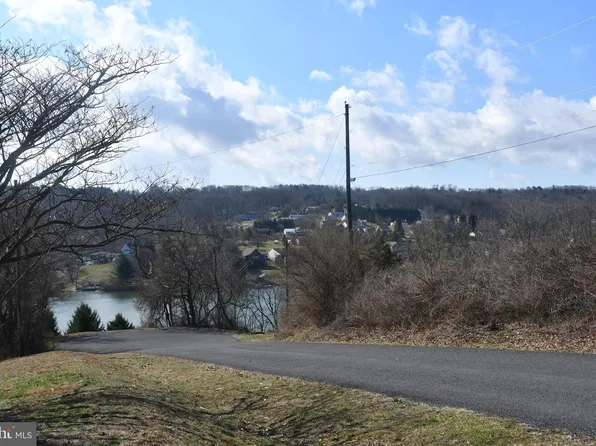 888 Red Oak Cv, Auburn, PA 17922