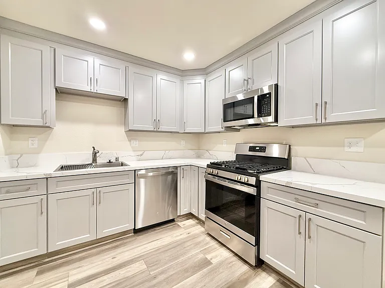 1821 W Rumble Rd — Photo 1