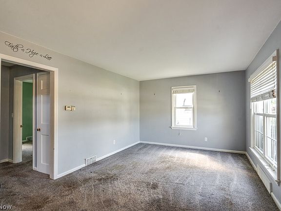 4th image of 407 E 330th St