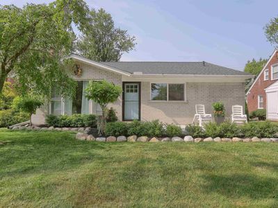 1659 Stanhope St, Grosse Pointe Woods, MI, 48236